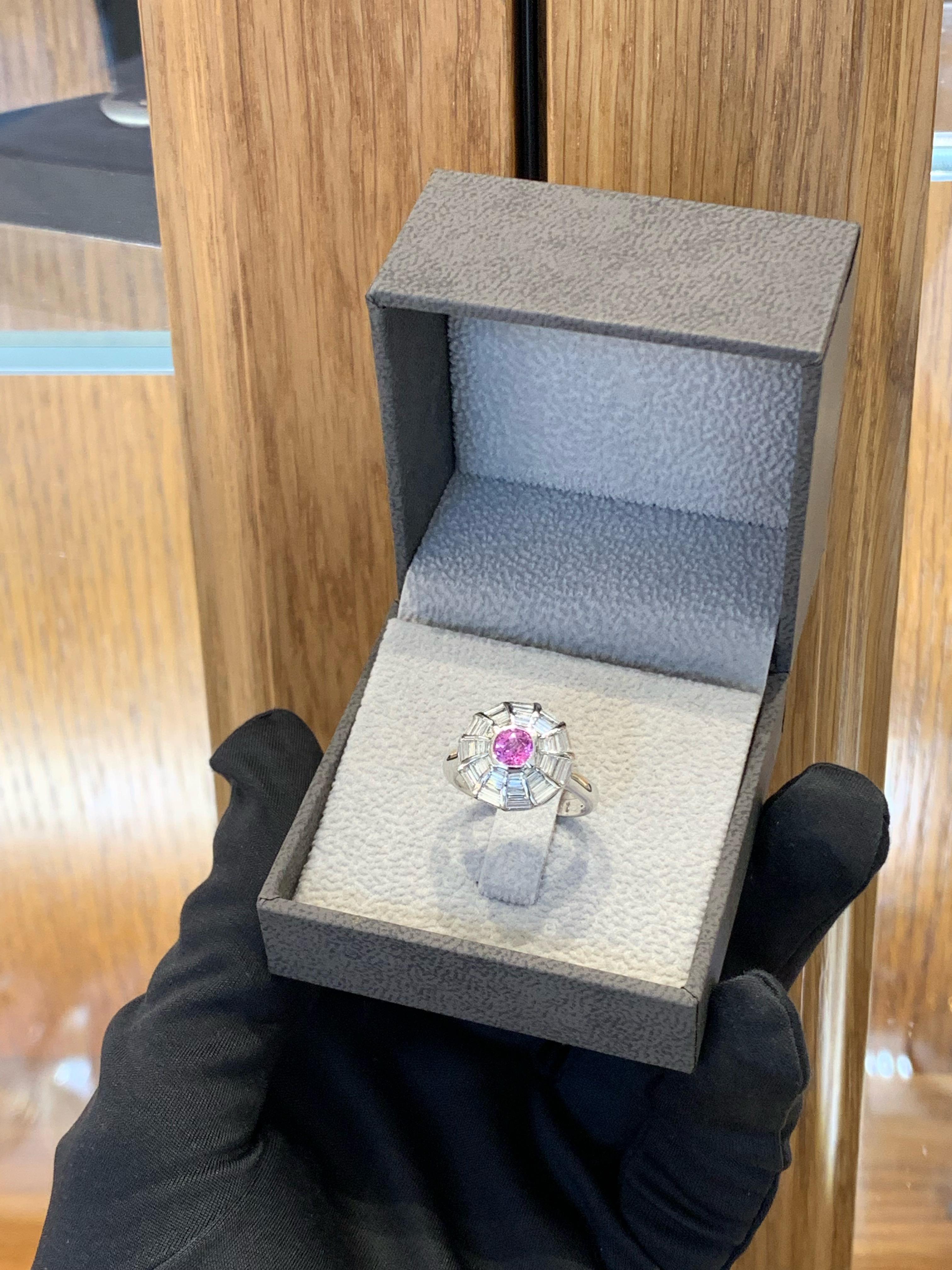 18k Gold 0.75 Carats Pink Sapphire & 2.0 Carats Diamond Ring For Sale 1