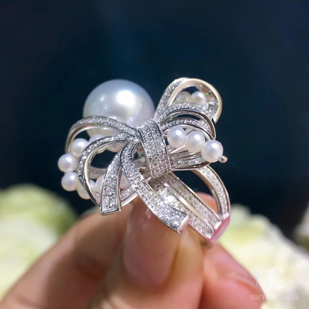 【Crown Radiance】Grand Bow South Sea Pearl & Diamond Cocktail Ring in 18k Gold For Sale 2