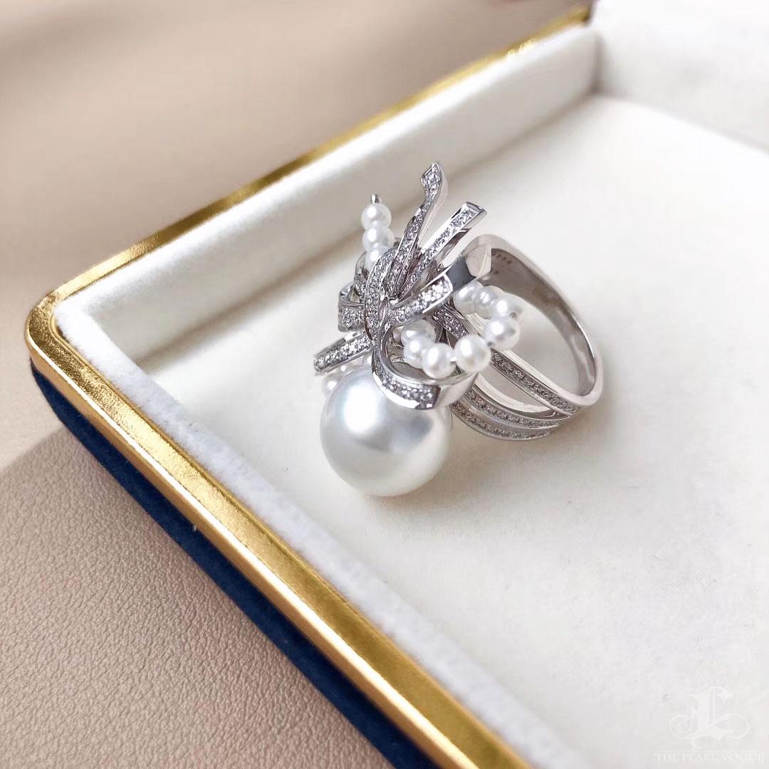 【Crown Radiance】Grand Bow South Sea Pearl & Diamond Cocktail Ring in 18k Gold For Sale 5