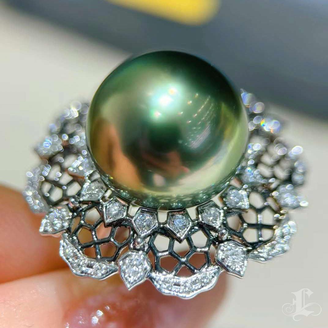 Donna Corona Radiosa】 Anello con diamante di perla tahitiana 15-16 mm in vendita