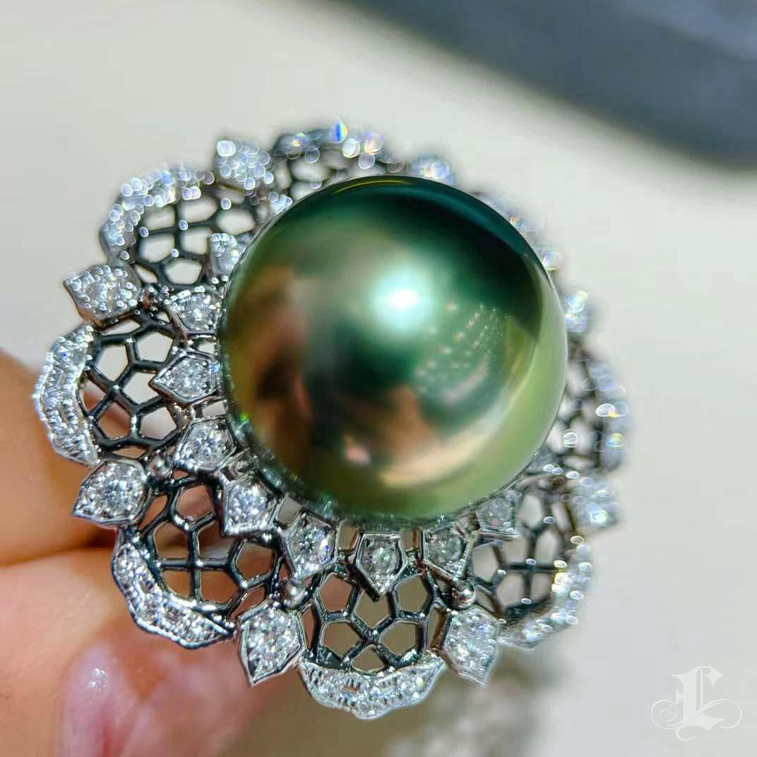 Corona Radiosa】 Anello con diamante di perla tahitiana 15-16 mm In condizioni Nuovo in vendita a New York, NY