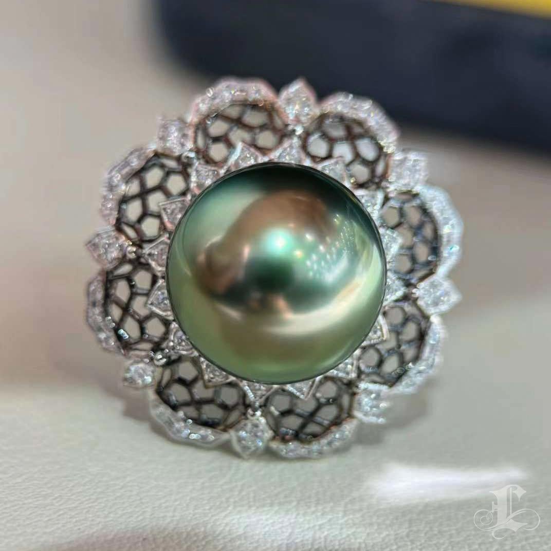 Corona Radiosa】 Anello con diamante di perla tahitiana 15-16 mm in vendita 3