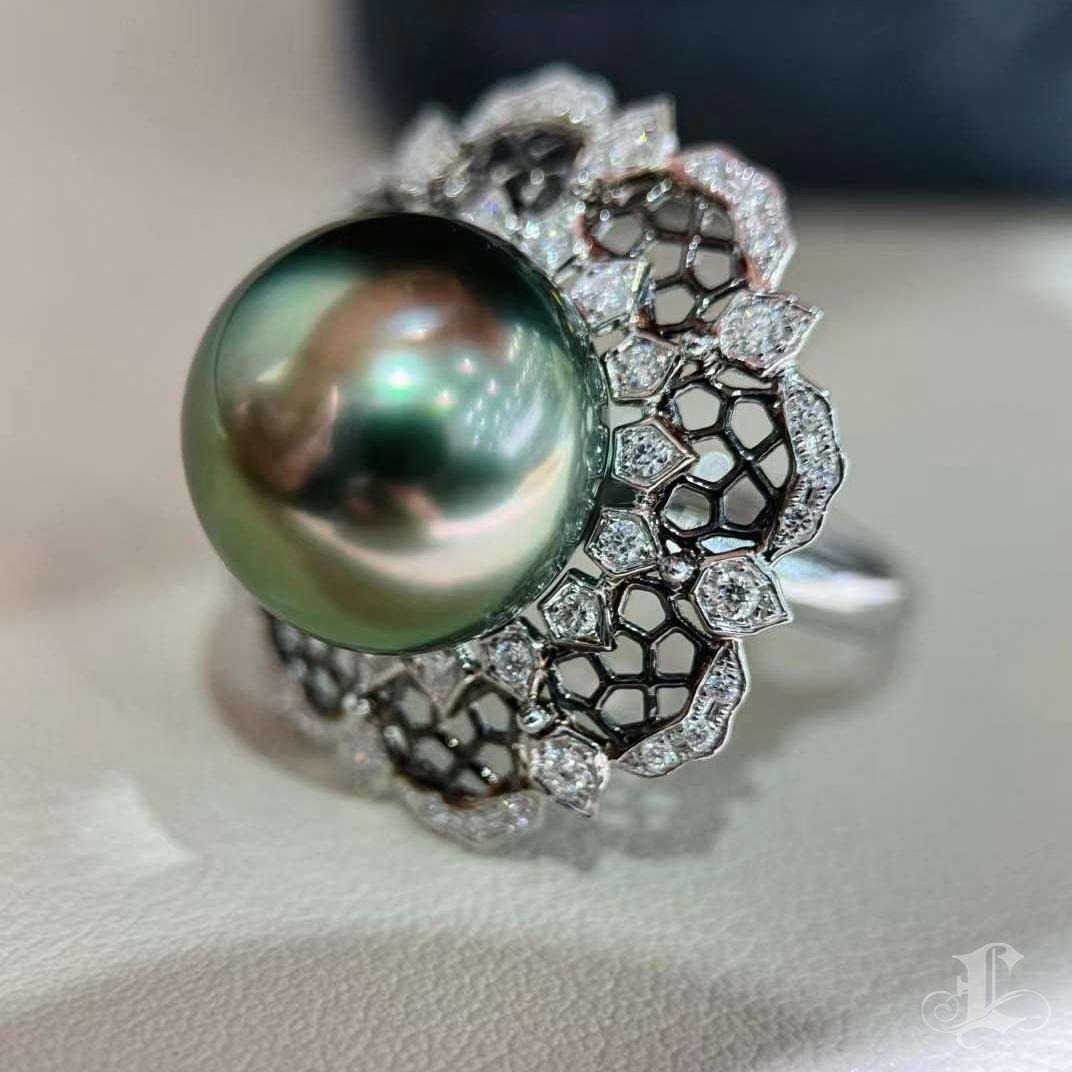 Corona Radiosa】 Anello con diamante di perla tahitiana 15-16 mm in vendita 1