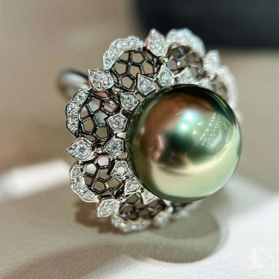 Corona Radiosa】 Anello con diamante di perla tahitiana 15-16 mm in vendita 2