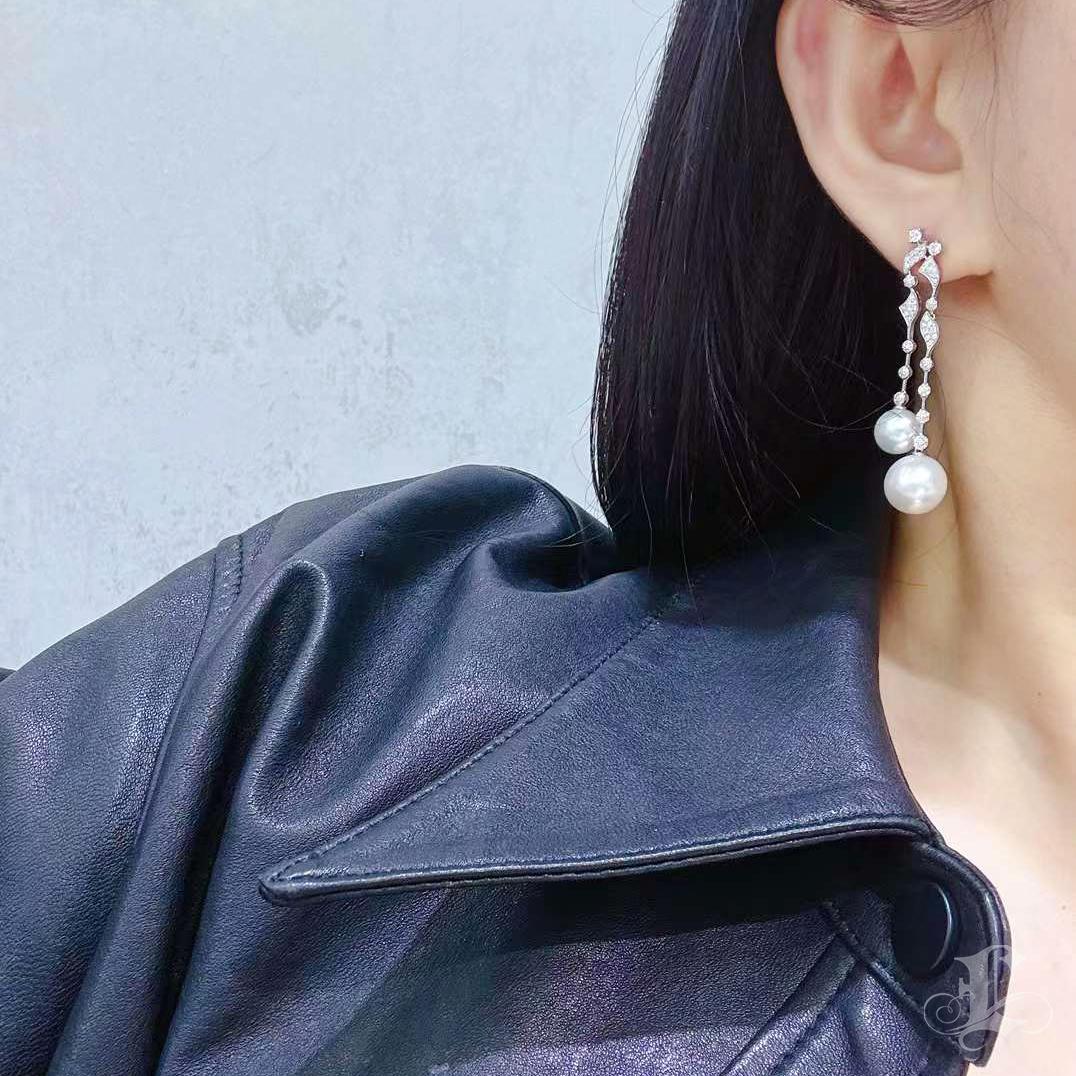 Uncut 【Lustre Arc】Aurora Ribbon South Sea Pearl Diamond Drop Earrings For Sale