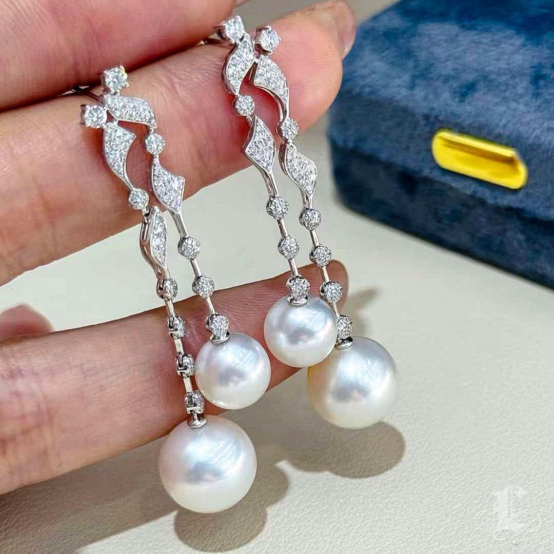 【Lustre Arc】Aurora Ribbon South Sea Pearl Diamond Drop Earrings For Sale 1