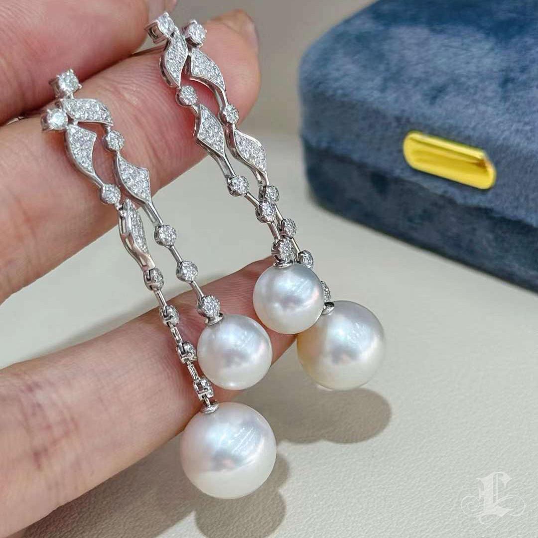 【Lustre Arc】Aurora Ribbon South Sea Pearl Diamond Drop Earrings For Sale 2
