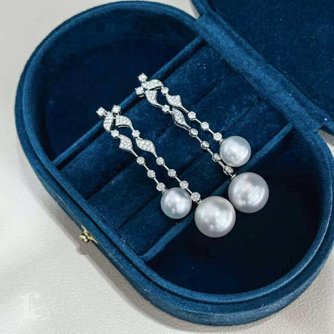 【Lustre Arc】Aurora Ribbon South Sea Pearl Diamond Drop Earrings For Sale 3