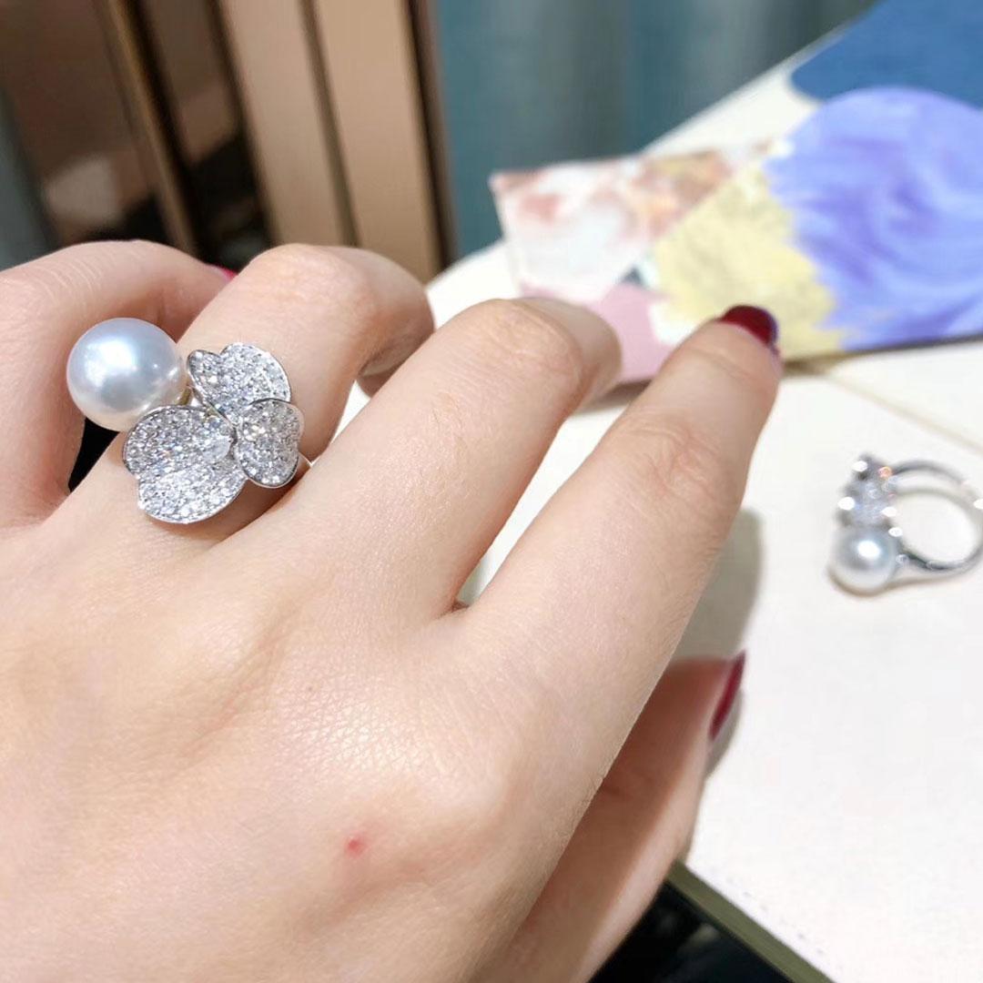 【Lustre Arc】Heart-Clover Aurora South Sea Pearl Diamond Ring In New Condition For Sale In New York, NY