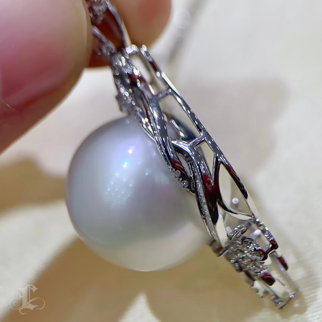 【Crown Radiance】Aurora Regal 16-17mm South Sea Pearl Diamond Pendentif en vente 1
