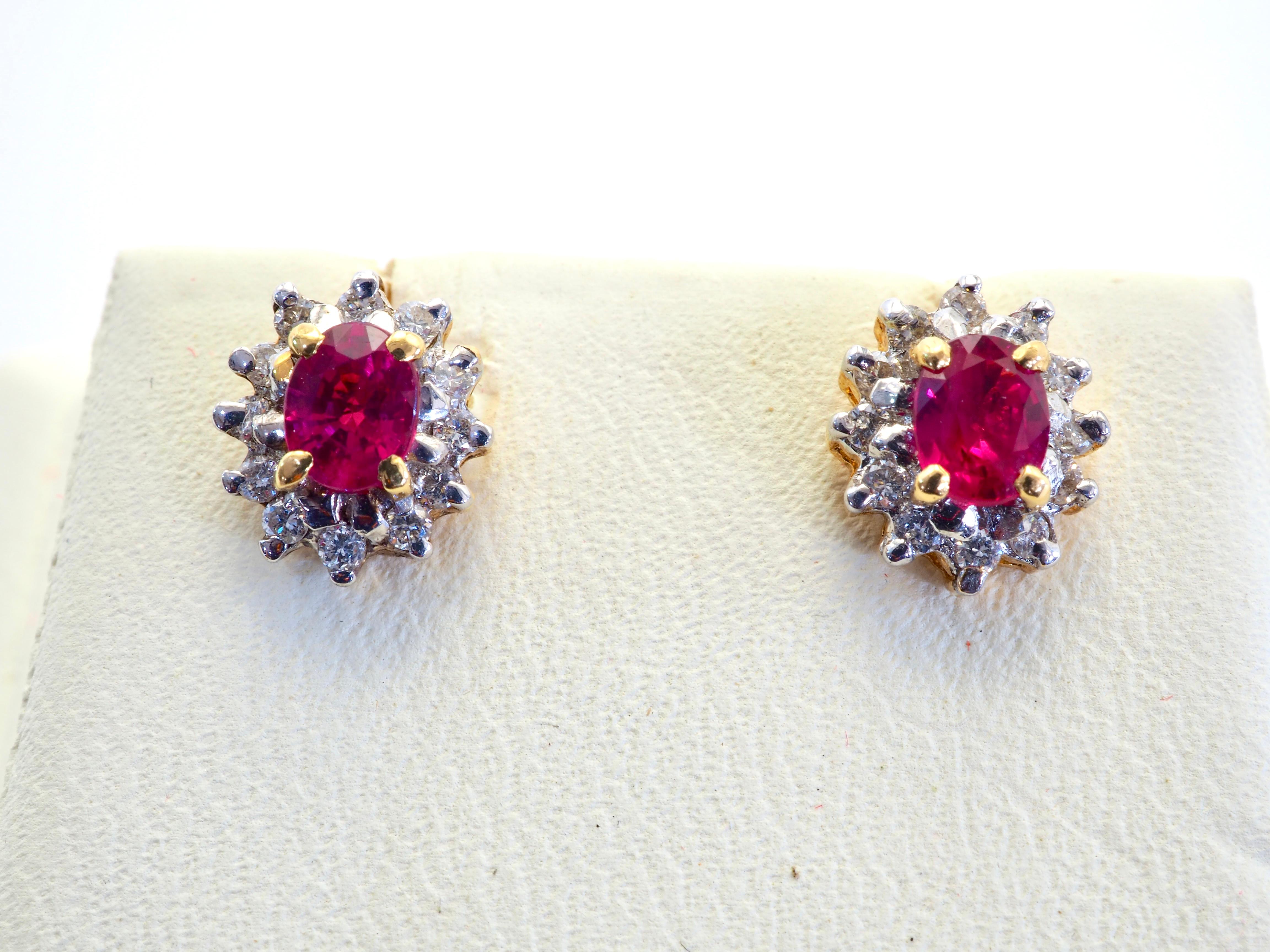 18K Gold 0.84ct Oval Ruby & 0.15ct Diamond Petite Stud Earring In New Condition In เกาะสมุย, TH