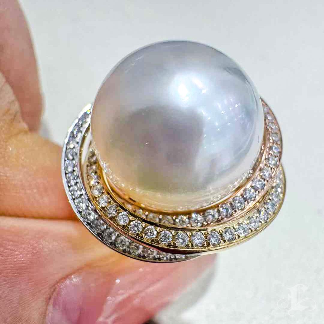 【Crown Radiance】Galaxy Embrace Aurora South Sea Pearl Ring In New Condition For Sale In New York, NY