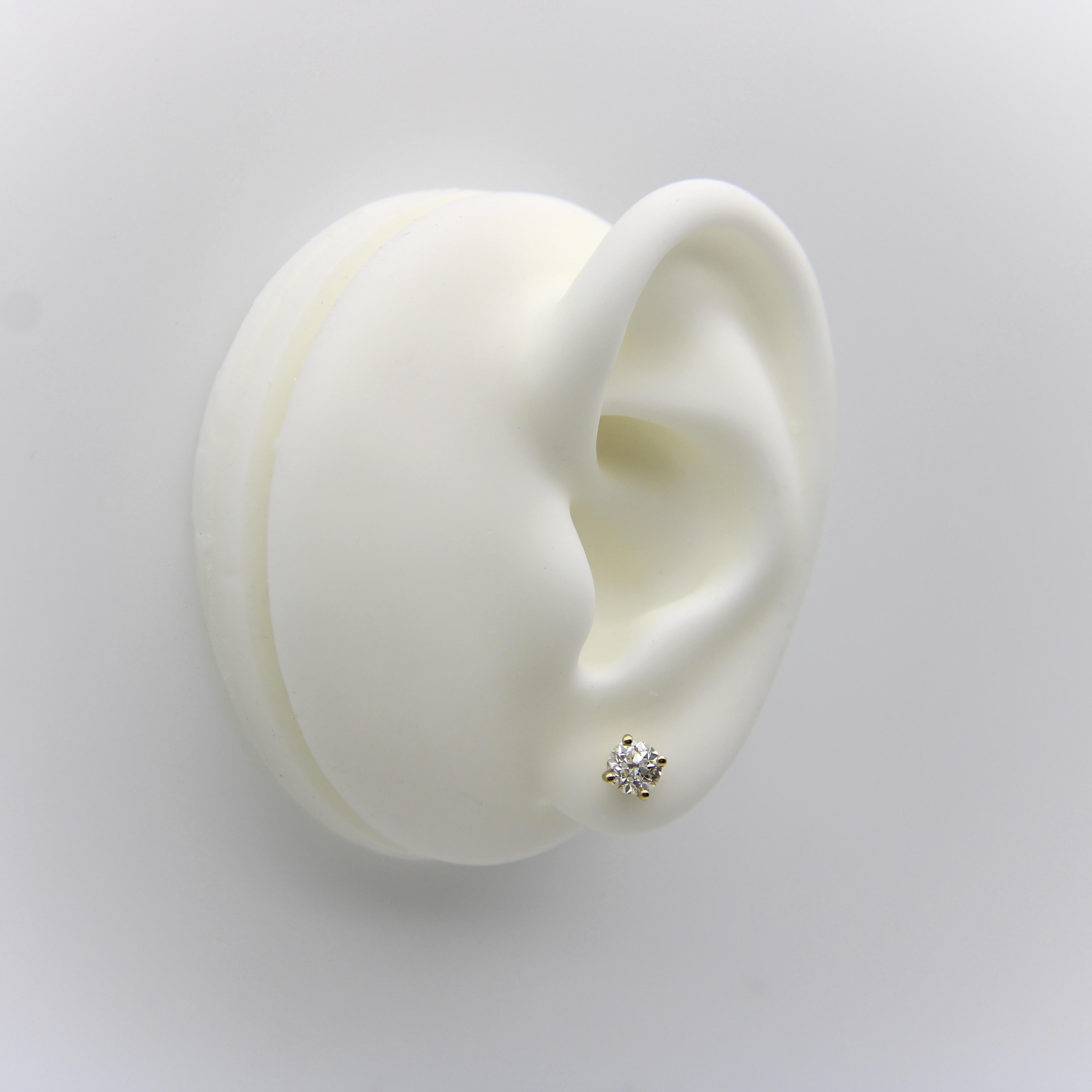 18k Gold 0.90 Carat Old European Cut Diamond Stud Earrings For Sale 1