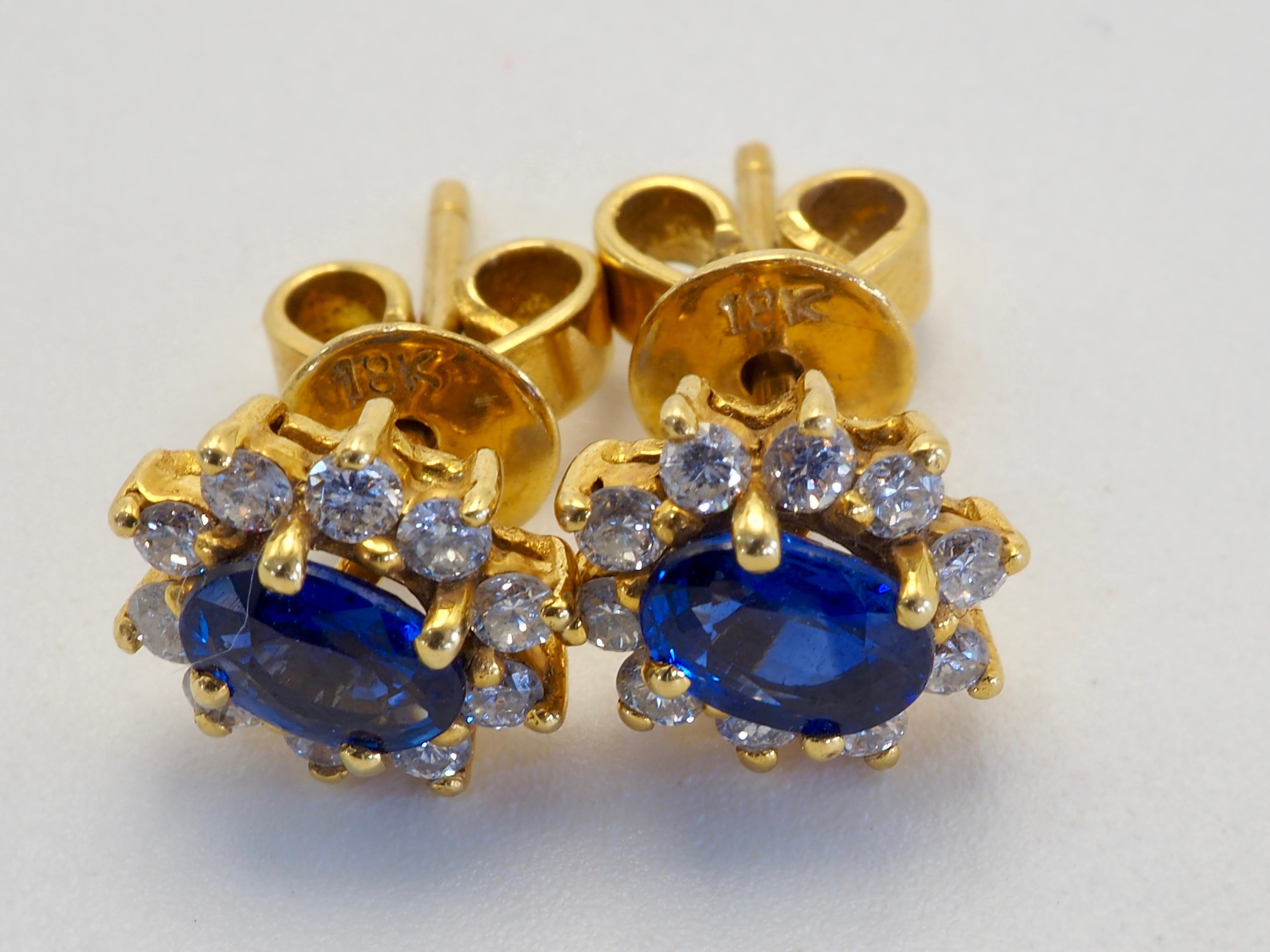 18k Gold 0.90ct Blue Sapphire & 0.30ct Diamond Cocktail Stud Earring In New Condition In เกาะสมุย, TH