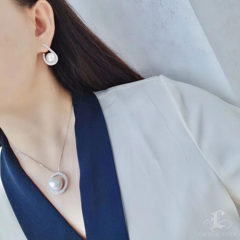 Uncut 【Lustre Arc】Flowing Pavé Diamond South Sea Pearl Formal Elegance Earrings For Sale