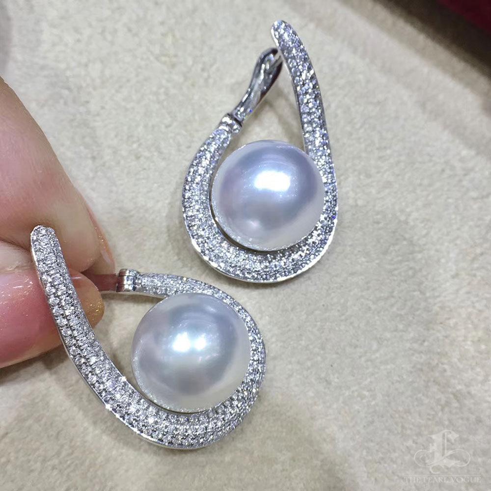 【Lustre Arc】Flowing Pavé Diamond South Sea Pearl Formal Elegance Earrings In New Condition For Sale In New York, NY