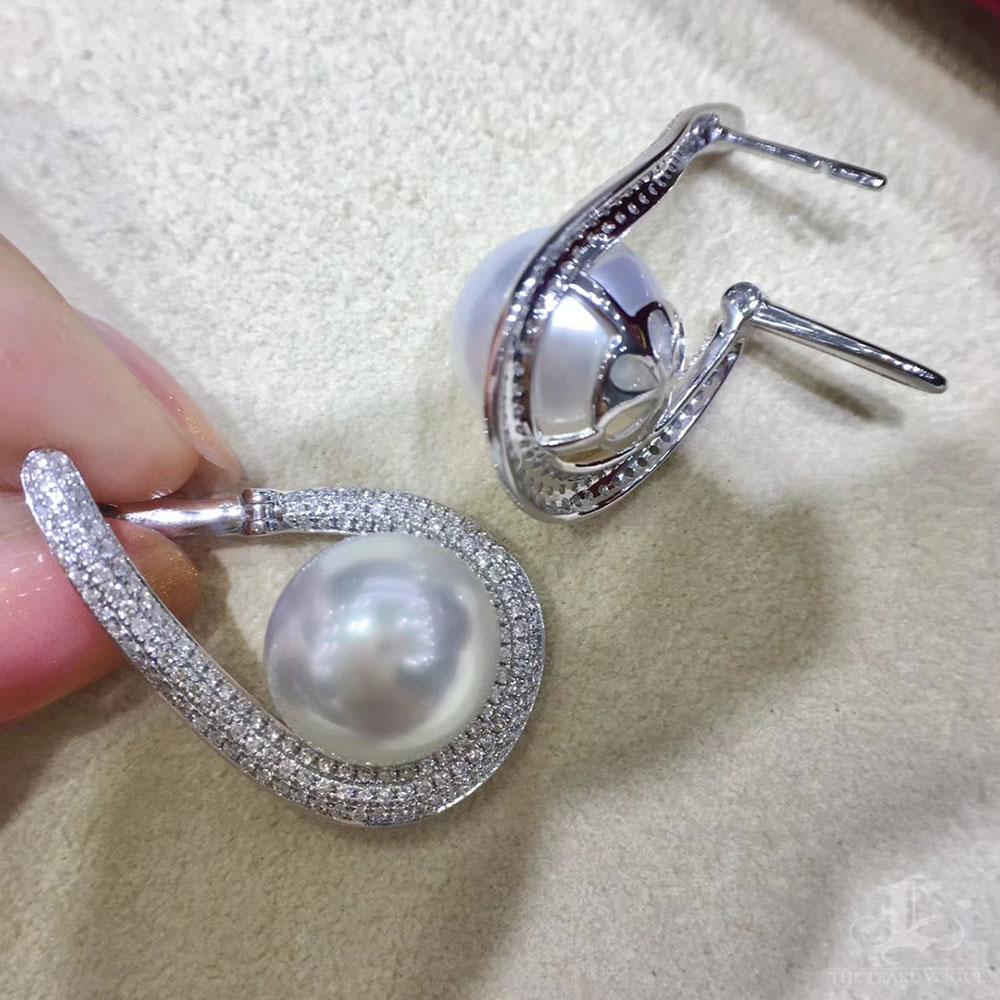 【Lustre Arc】Flowing Pavé Diamond South Sea Pearl Formal Elegance Earrings For Sale 1