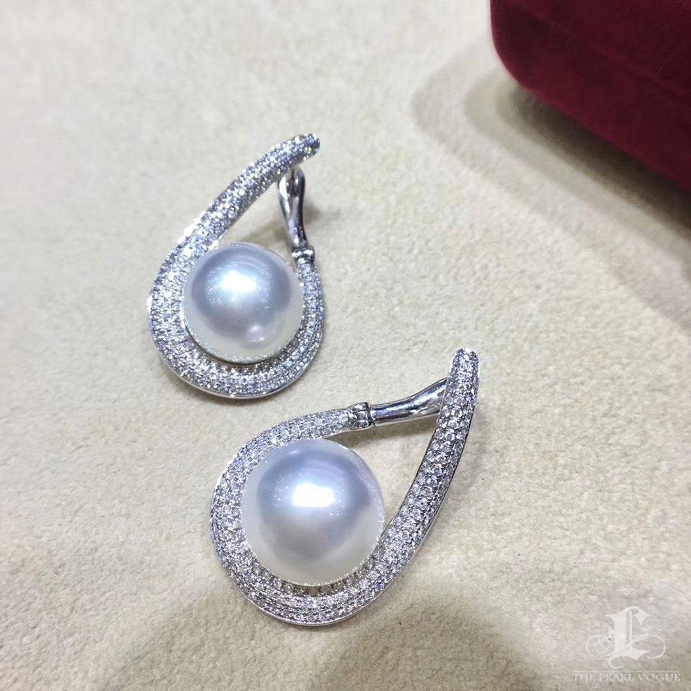 【Lustre Arc】Flowing Pavé Diamond South Sea Pearl Formal Elegance Earrings For Sale 2