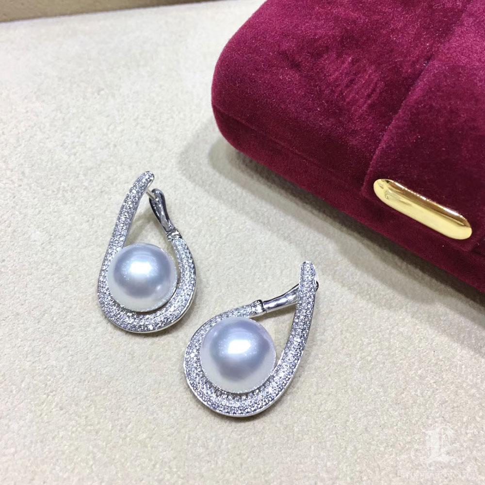 【Lustre Arc】Flowing Pavé Diamond South Sea Pearl Formal Elegance Earrings For Sale 4