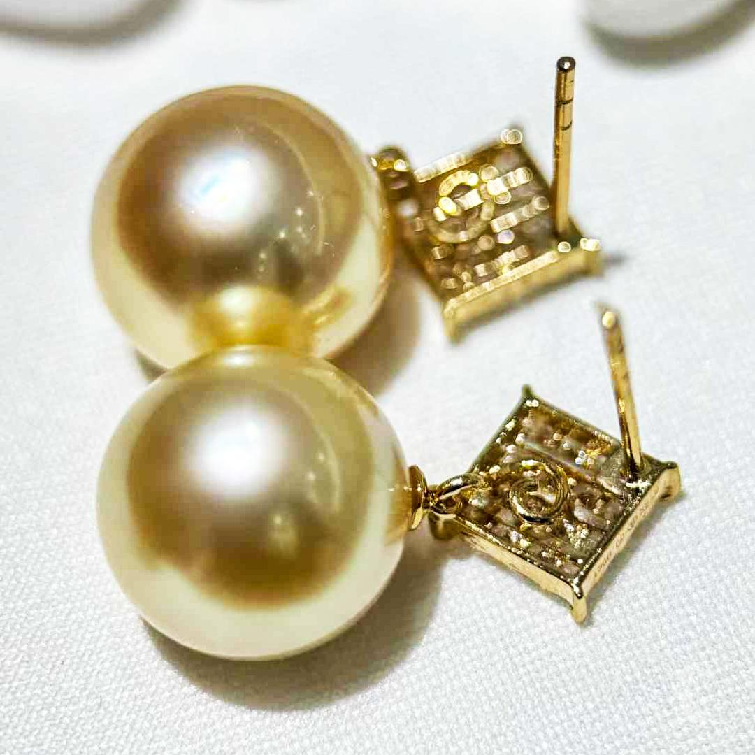 【Crown Radiance】Pendientes de Diamantes y Perlas del Mar del Sur Aurora Golden Crown en Nuevo estado para la venta en New York, NY