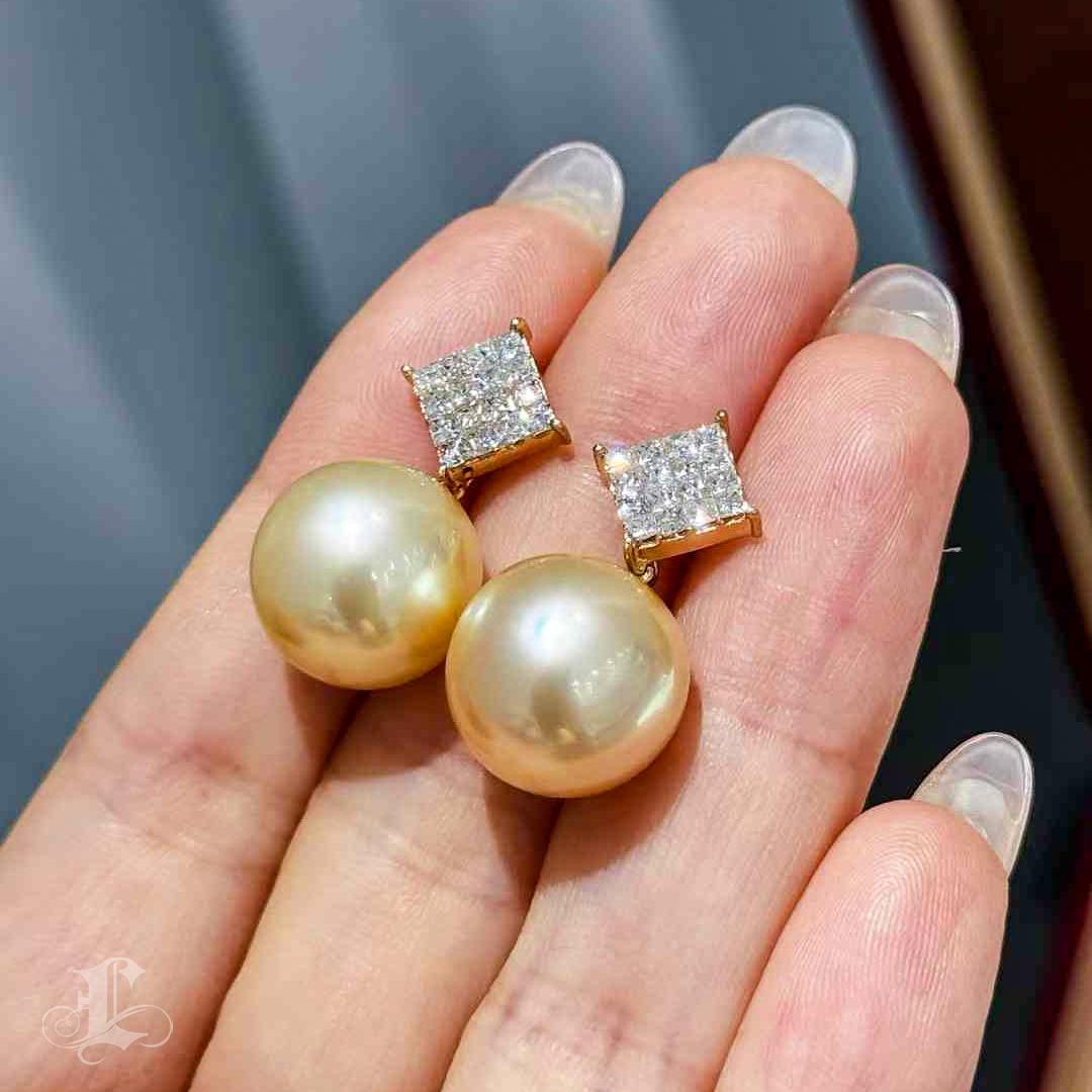【Crown Radiance】Pendientes de Diamantes y Perlas del Mar del Sur Aurora Golden Crown en venta 2
