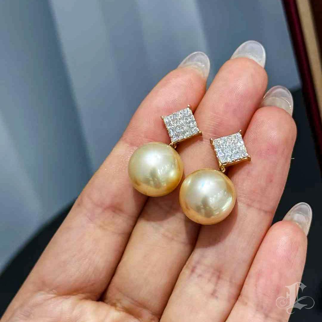 【Crown Radiance】Pendientes de Diamantes y Perlas del Mar del Sur Aurora Golden Crown en venta 4