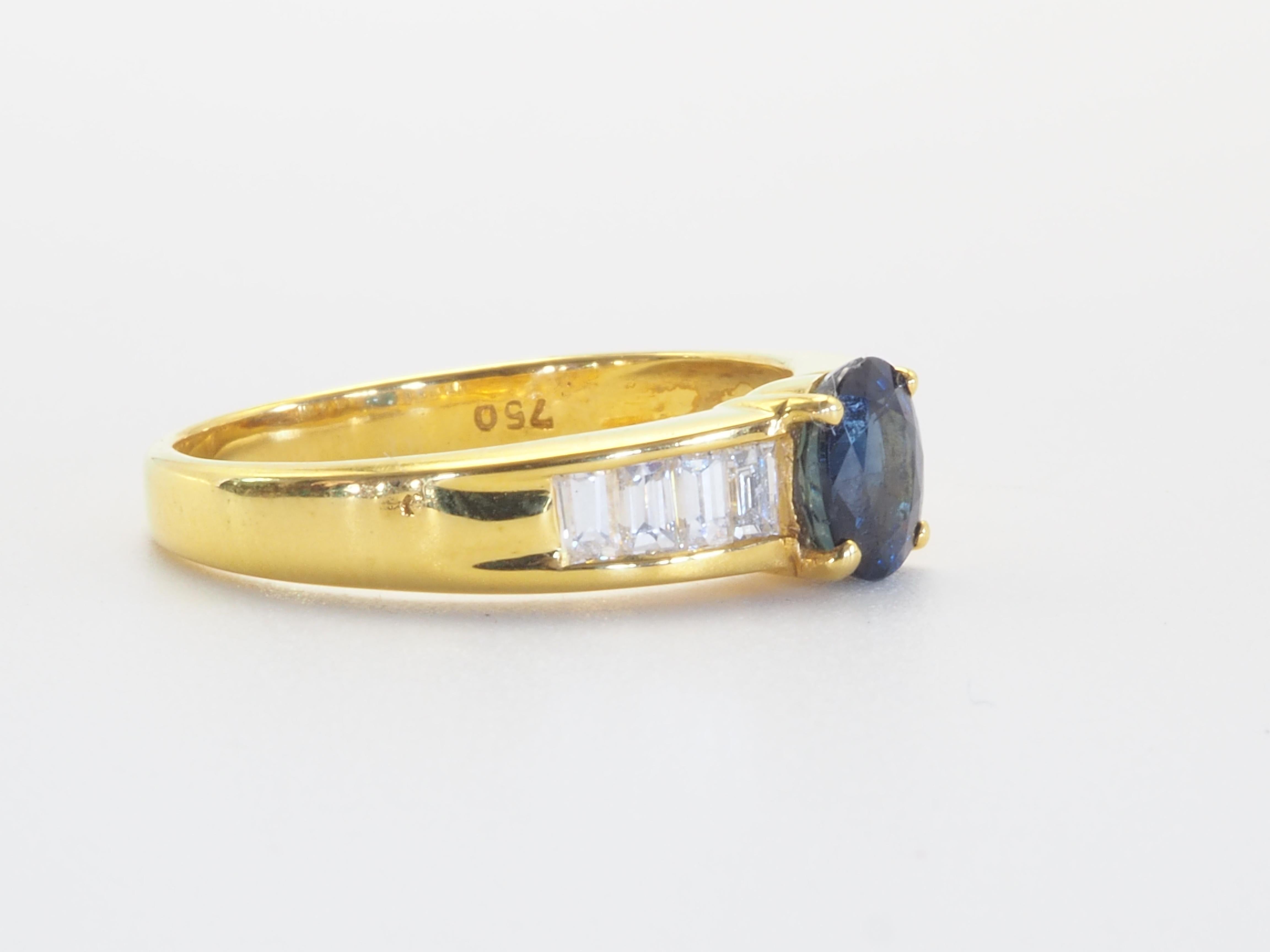 18k Gold 0.90ct Oval Blue Sapphire & 0.50ct Baguette Diamond Engagement Ring In New Condition For Sale In เกาะสมุย, TH