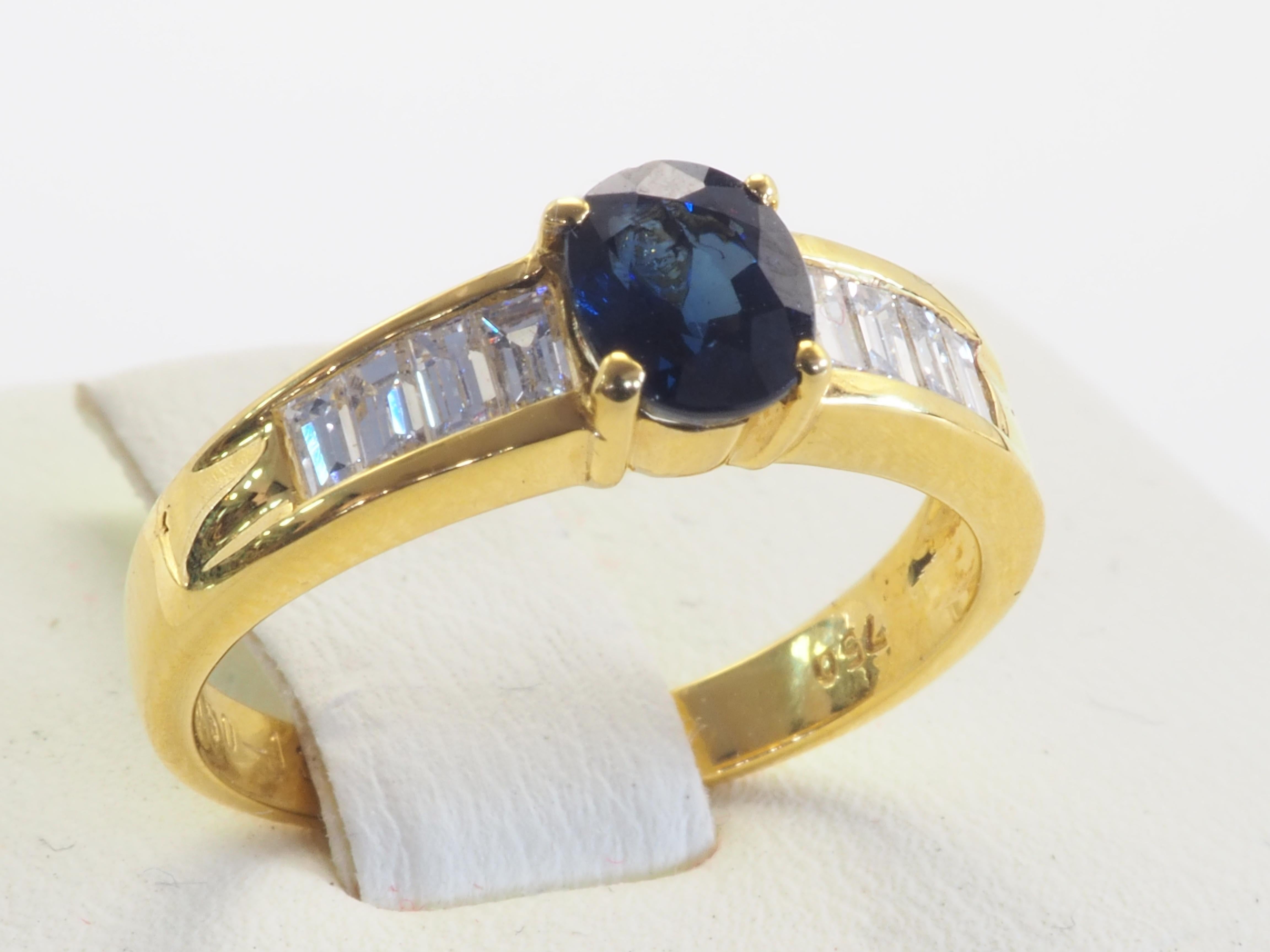 18k Gold 0.90ct Oval Blue Sapphire & 0.50ct Baguette Diamond Engagement Ring For Sale 1