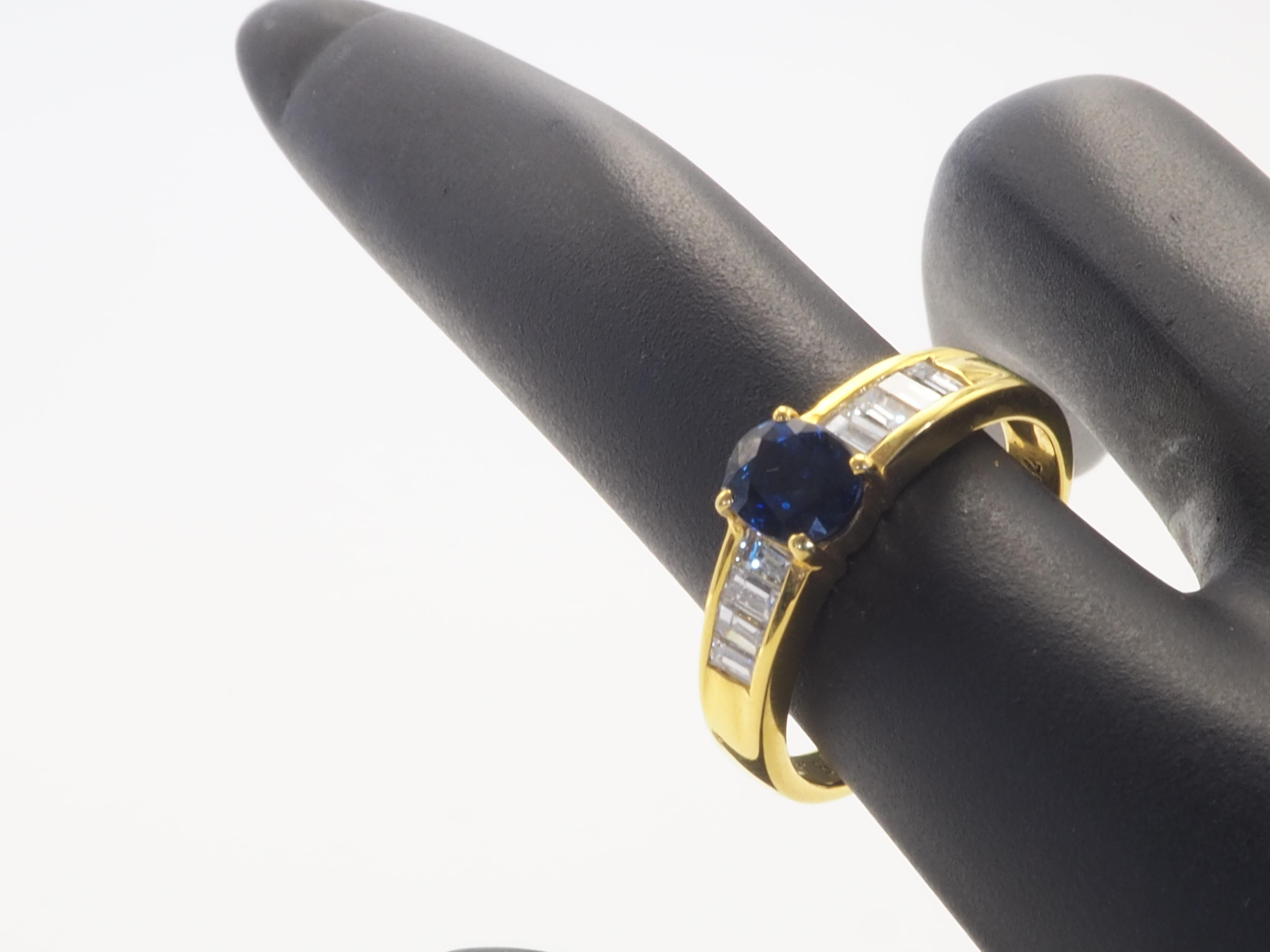 18k Gold 0.90ct Oval Blue Sapphire & 0.50ct Baguette Diamond Engagement Ring For Sale 3