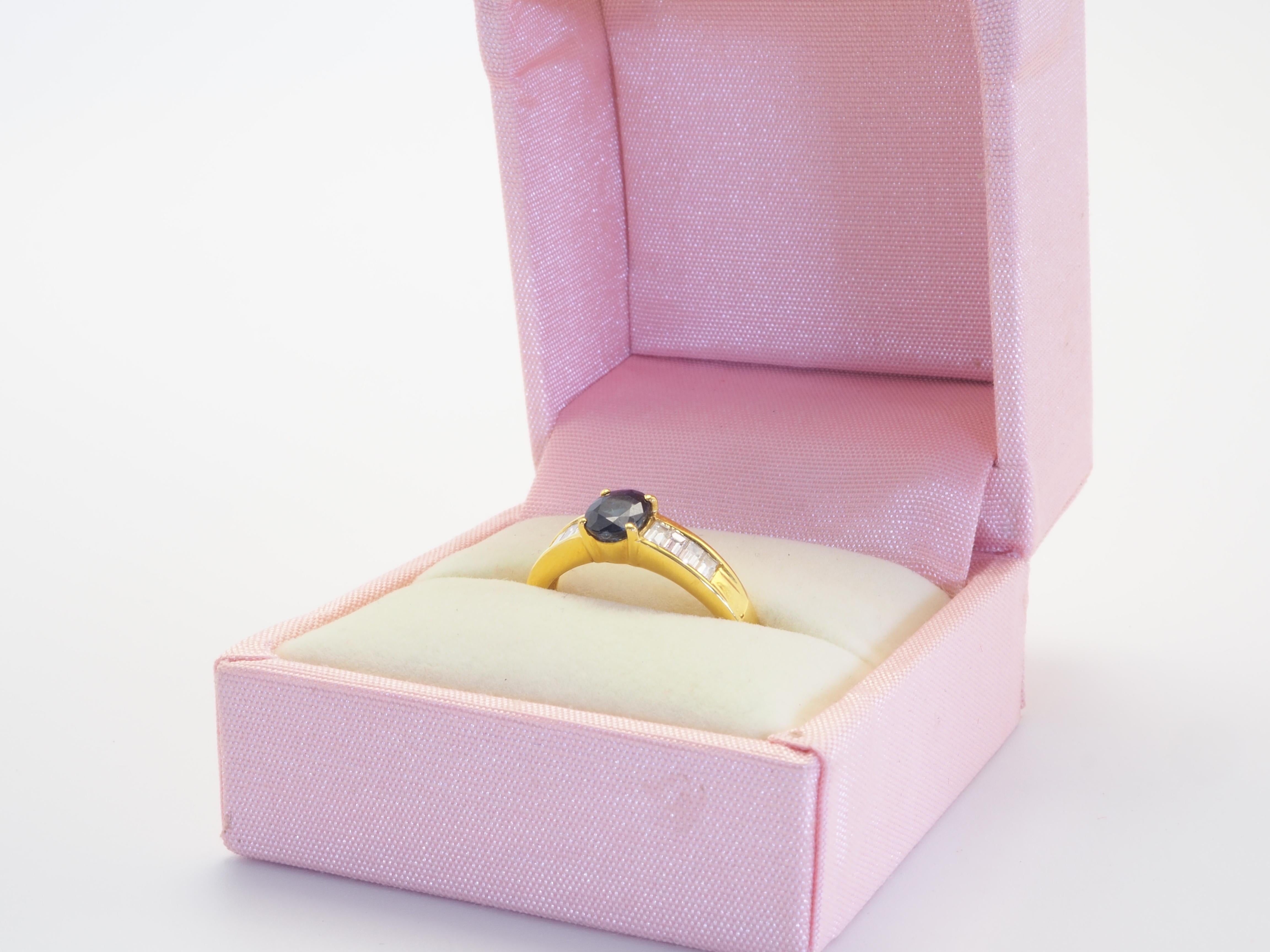 18k Gold 0.90ct Oval Blue Sapphire & 0.50ct Baguette Diamond Engagement Ring For Sale 4