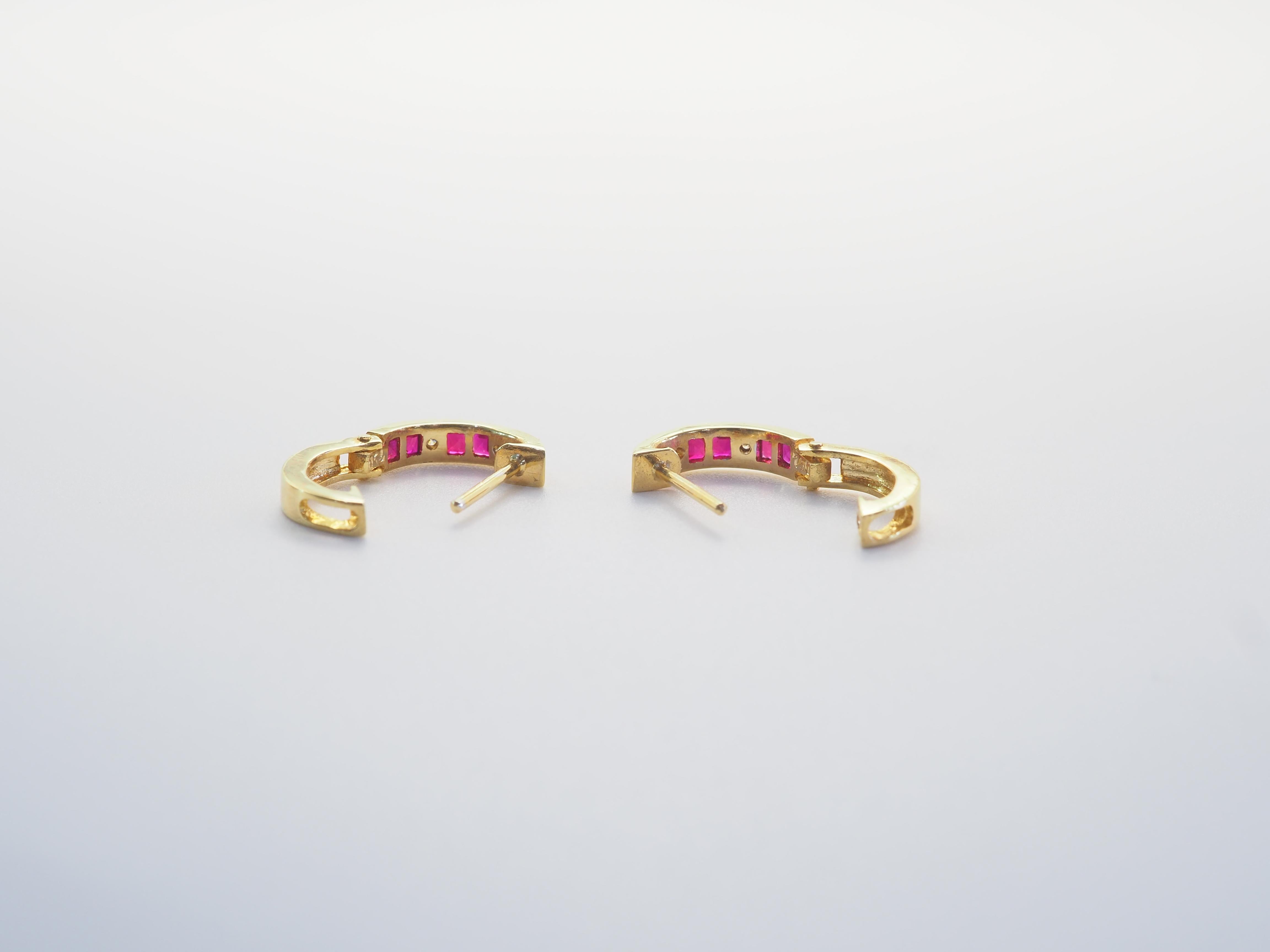 18K Gold 0.90ct Squared Ruby & 0.04ct Diamond Hoop Earrings In New Condition For Sale In เกาะสมุย, TH