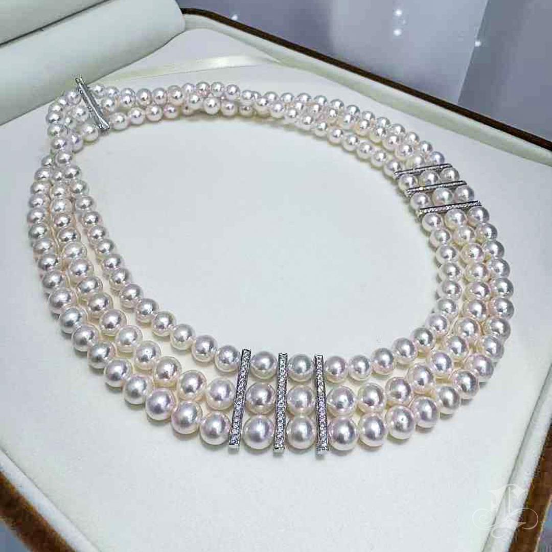 【Sculpted Geometry】Timeless Grace Aurora Akoya Pearl Triple-Strand Necklace In New Condition For Sale In New York, NY