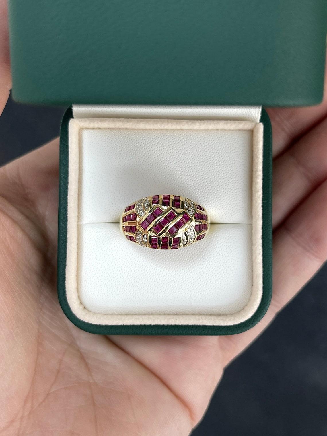 18K Gold 0,95tcw Rubin & Diamant-Cluster-Cluster-Ring mit breitem Band, Rubin-Bomber-Ring mit Rubin, feiner Schmuck (Art déco) im Angebot