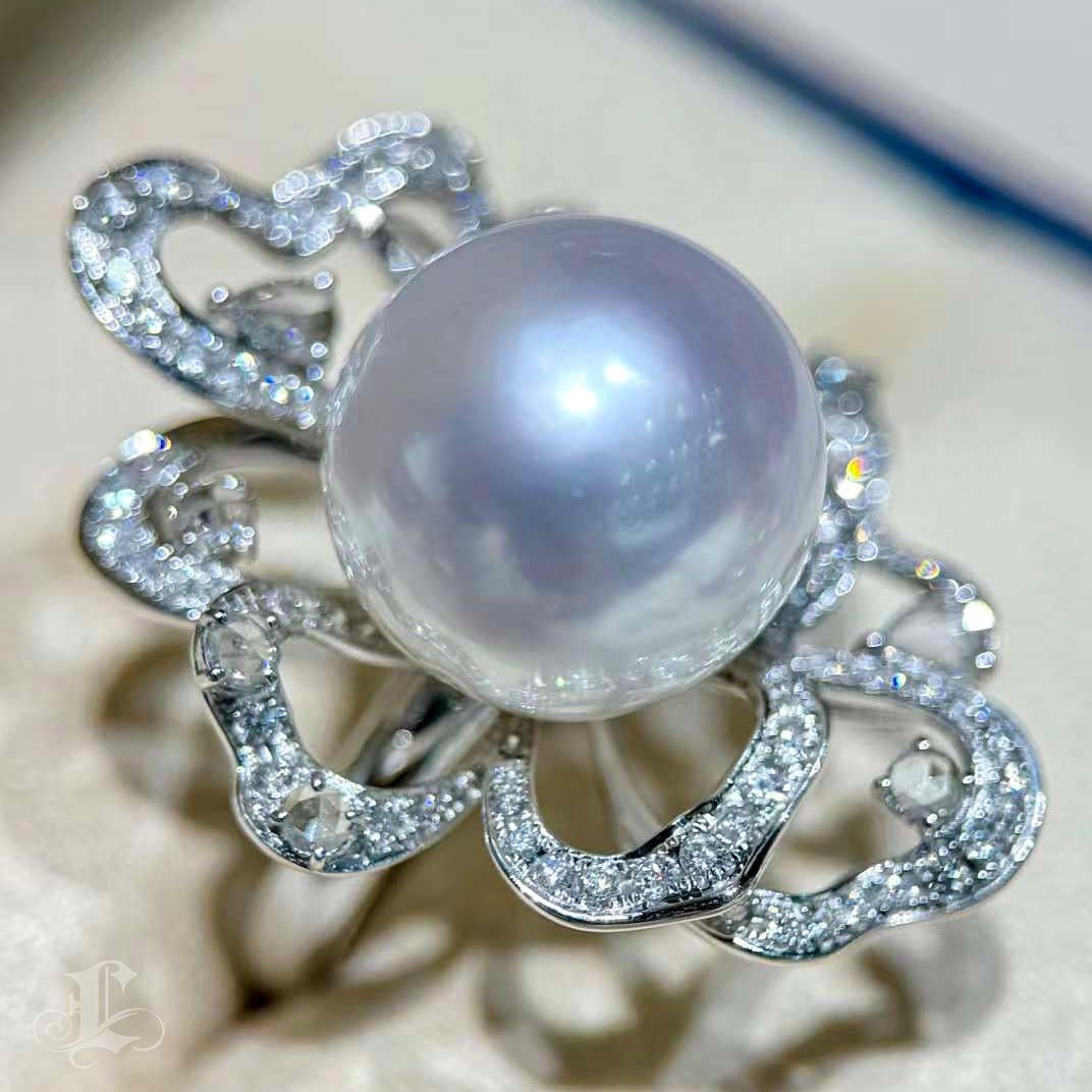 【Vine Symphony】Cloud Bloom Aurora South Sea Pearl Diamond Ring In New Condition For Sale In New York, NY