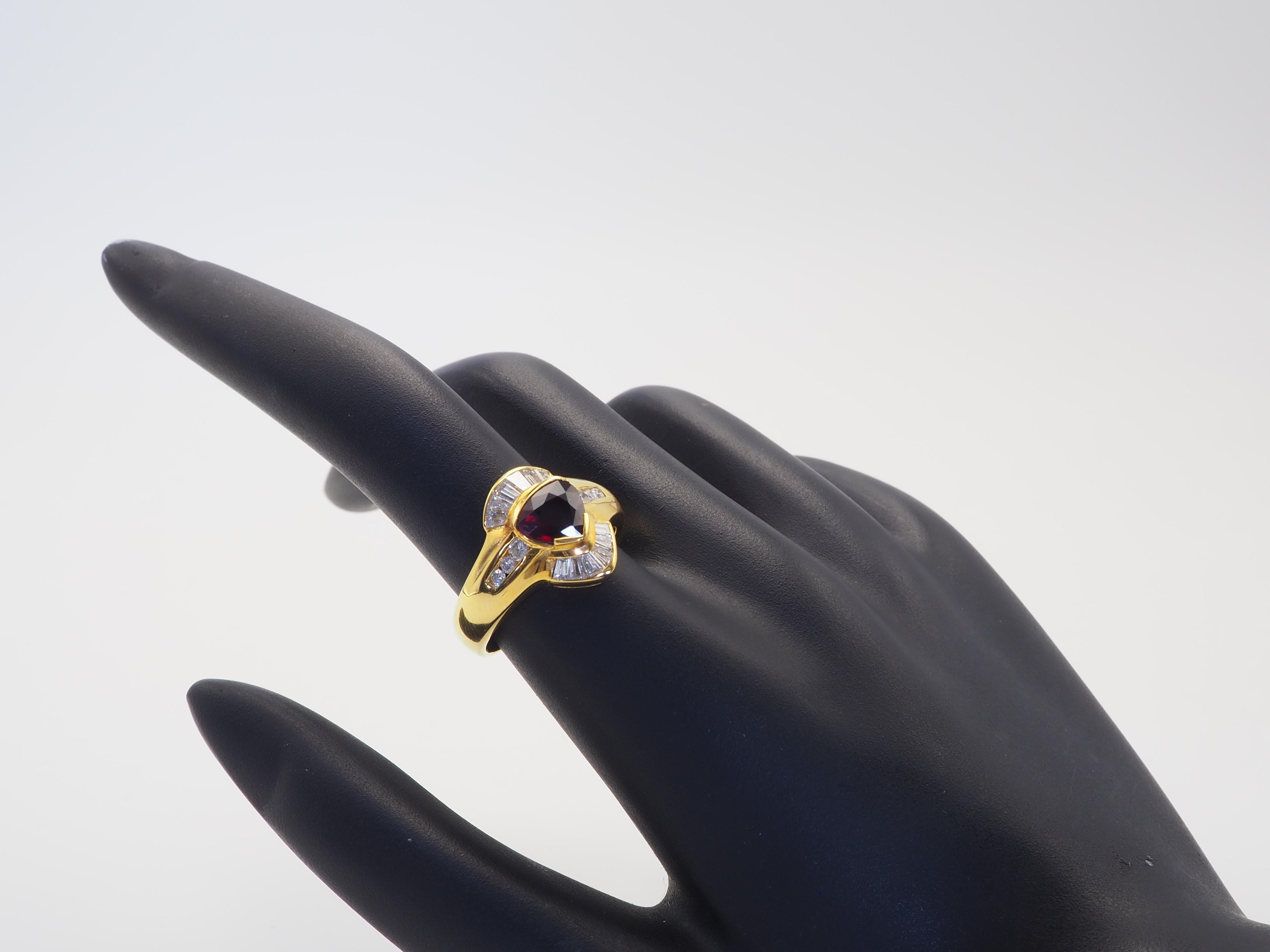 18K Gold 0.99ct Trillion Deep Red Thai Ruby & 0.60ct Diamond Fine Band Ring im Angebot 1