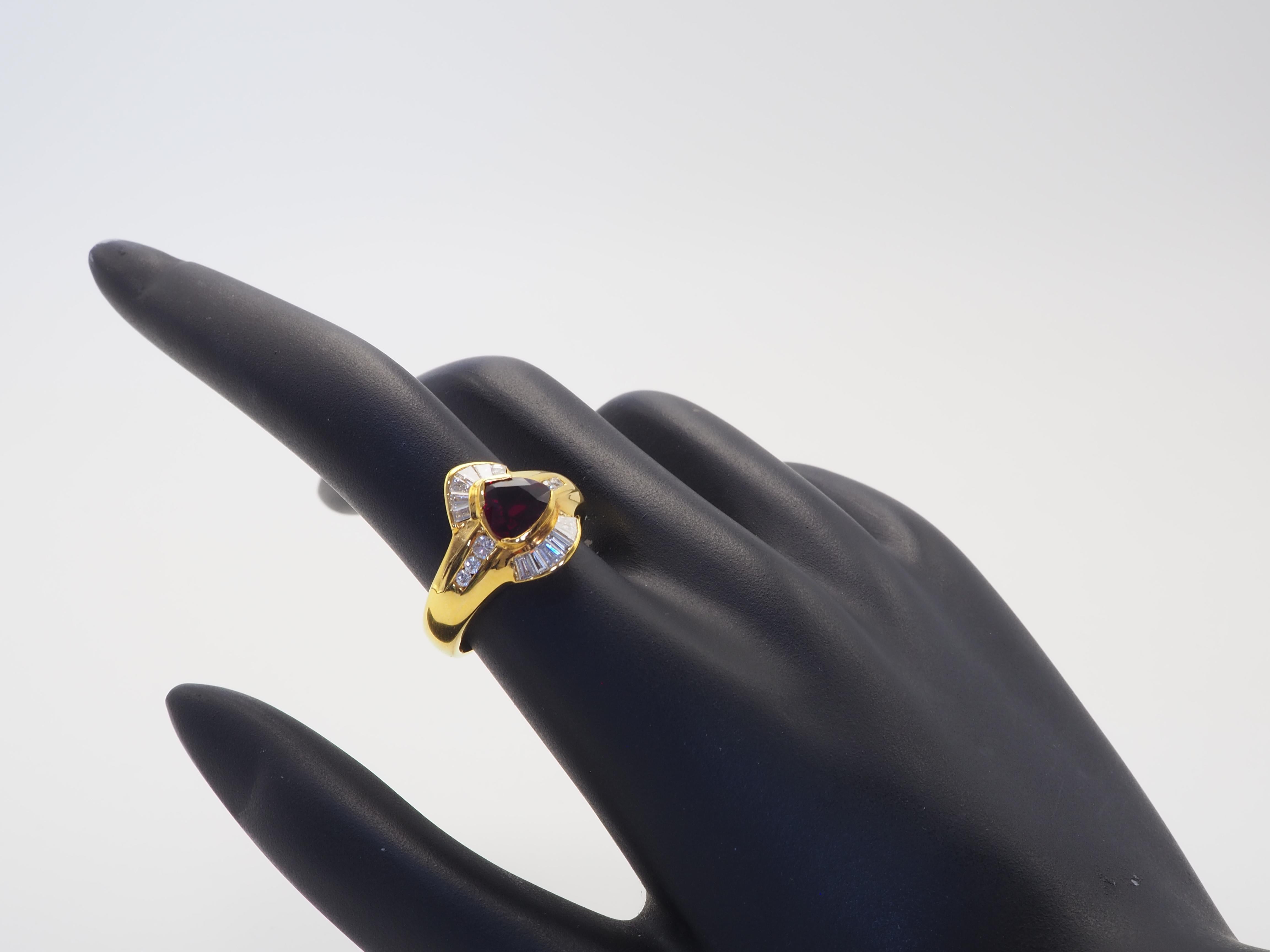 18K Gold 0.99ct Trillion Deep Red Thai Ruby & 0.60ct Diamond Fine Band Ring im Angebot 2