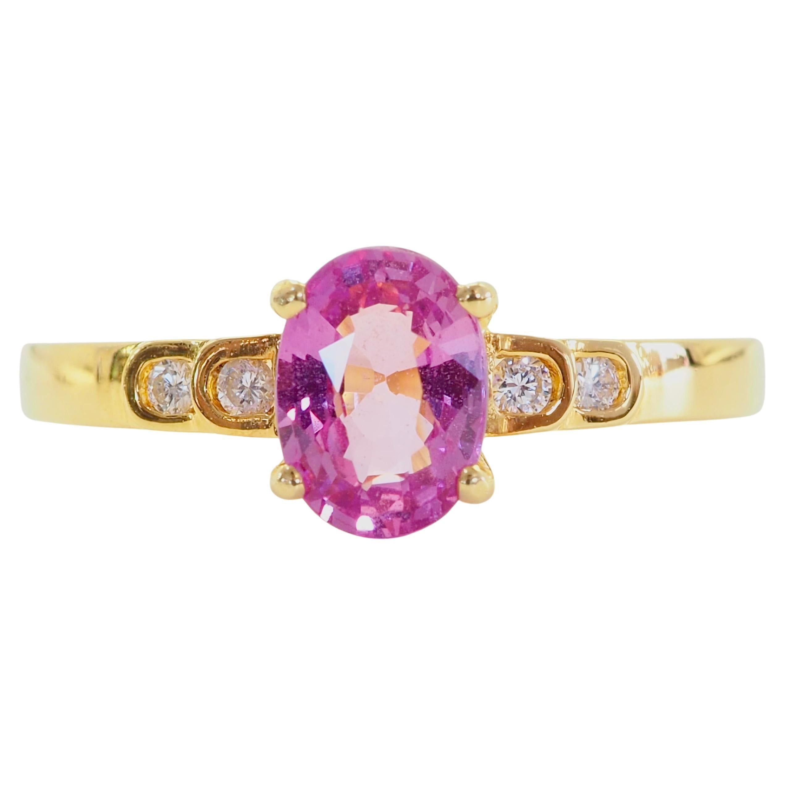 18K Gold 1.00ct Oval Purplish Pink Sapphire 
0.06ct Diamond Engagement Ring en venta