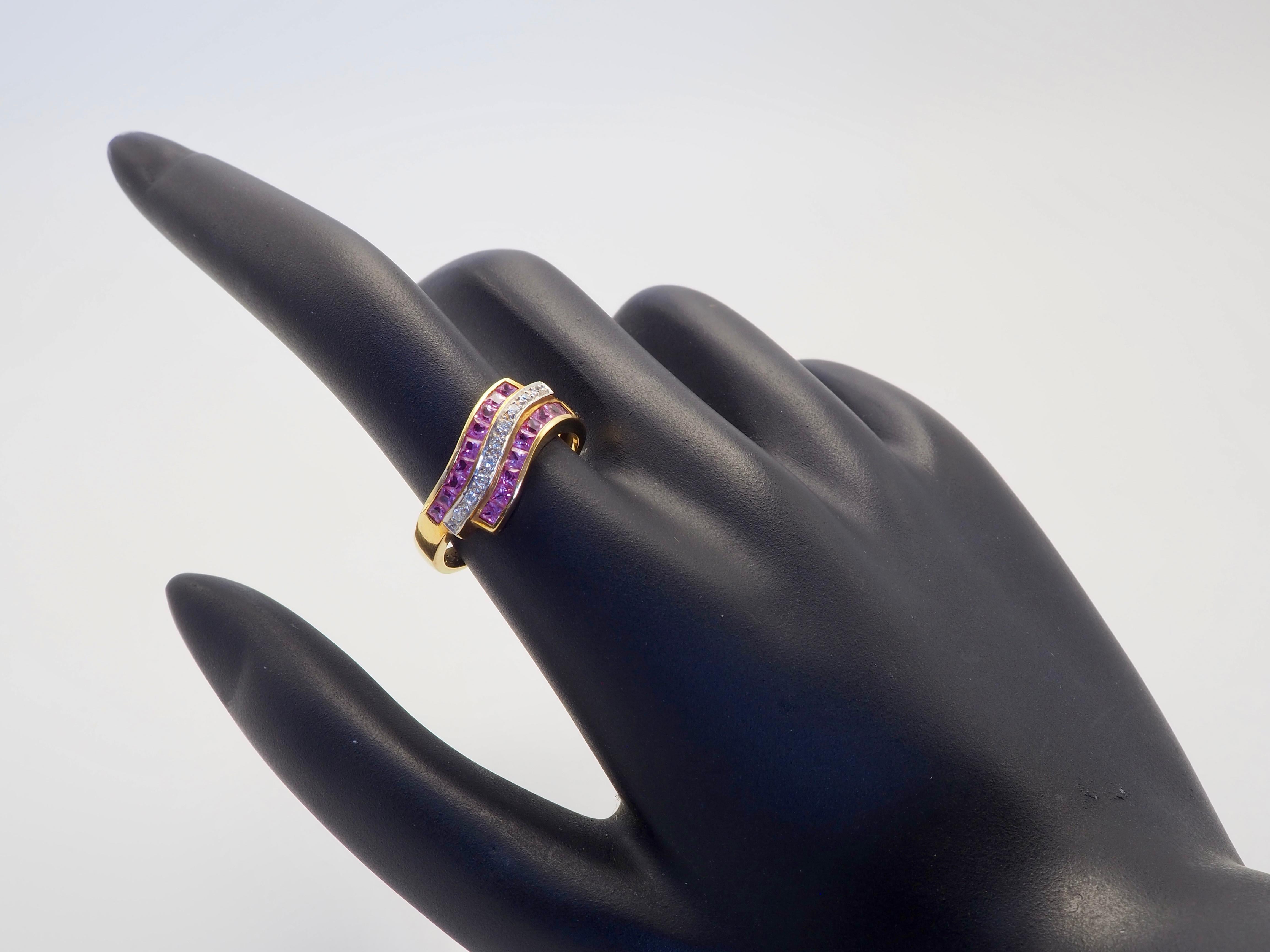 Women's or Men's 18K Gold 1.00ct Squared Pink Sapphire & 0.07ct Diamond Wavy Band Ring For Sale