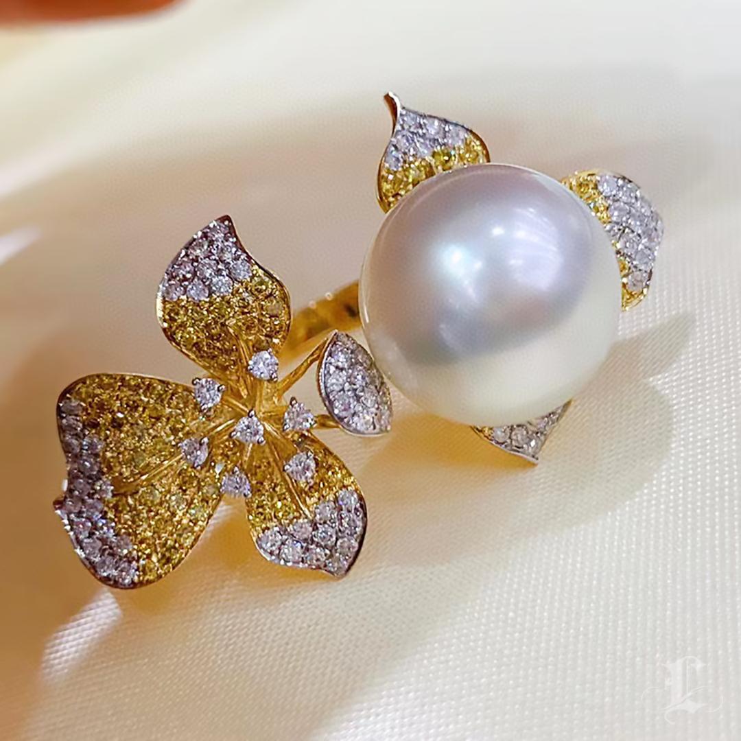 【Vine Symphony】Bicolor Floral Aurora South Sea Pearl Diamond Cocktail Ring In New Condition For Sale In New York, NY