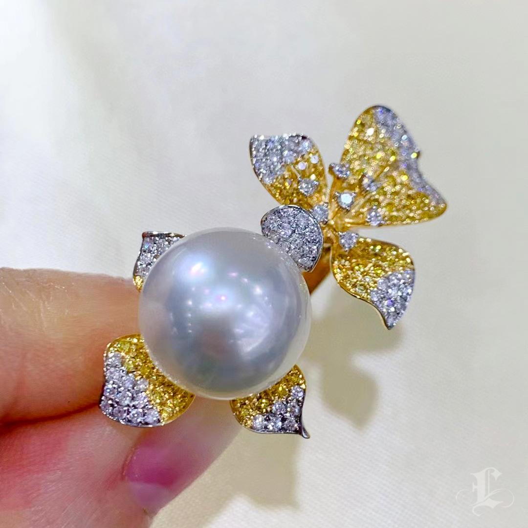 Women's 【Vine Symphony】Bicolor Floral Aurora South Sea Pearl Diamond Cocktail Ring For Sale