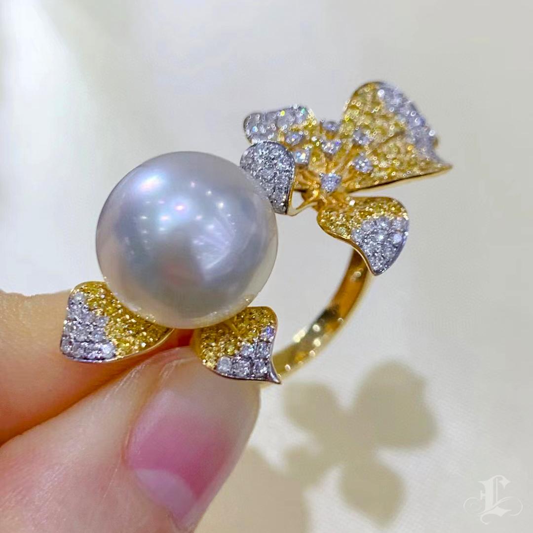 【Vine Symphony】Bicolor Floral Aurora South Sea Pearl Diamond Cocktail Ring For Sale 1
