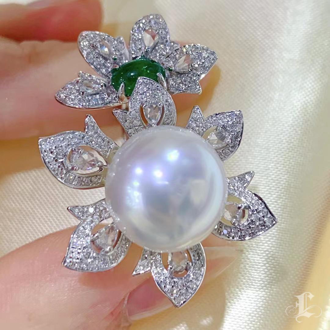 【Vine Symphony】Verdant Blossom Aurora South Sea Pearl Diamond Cocktail Ring In New Condition For Sale In New York, NY