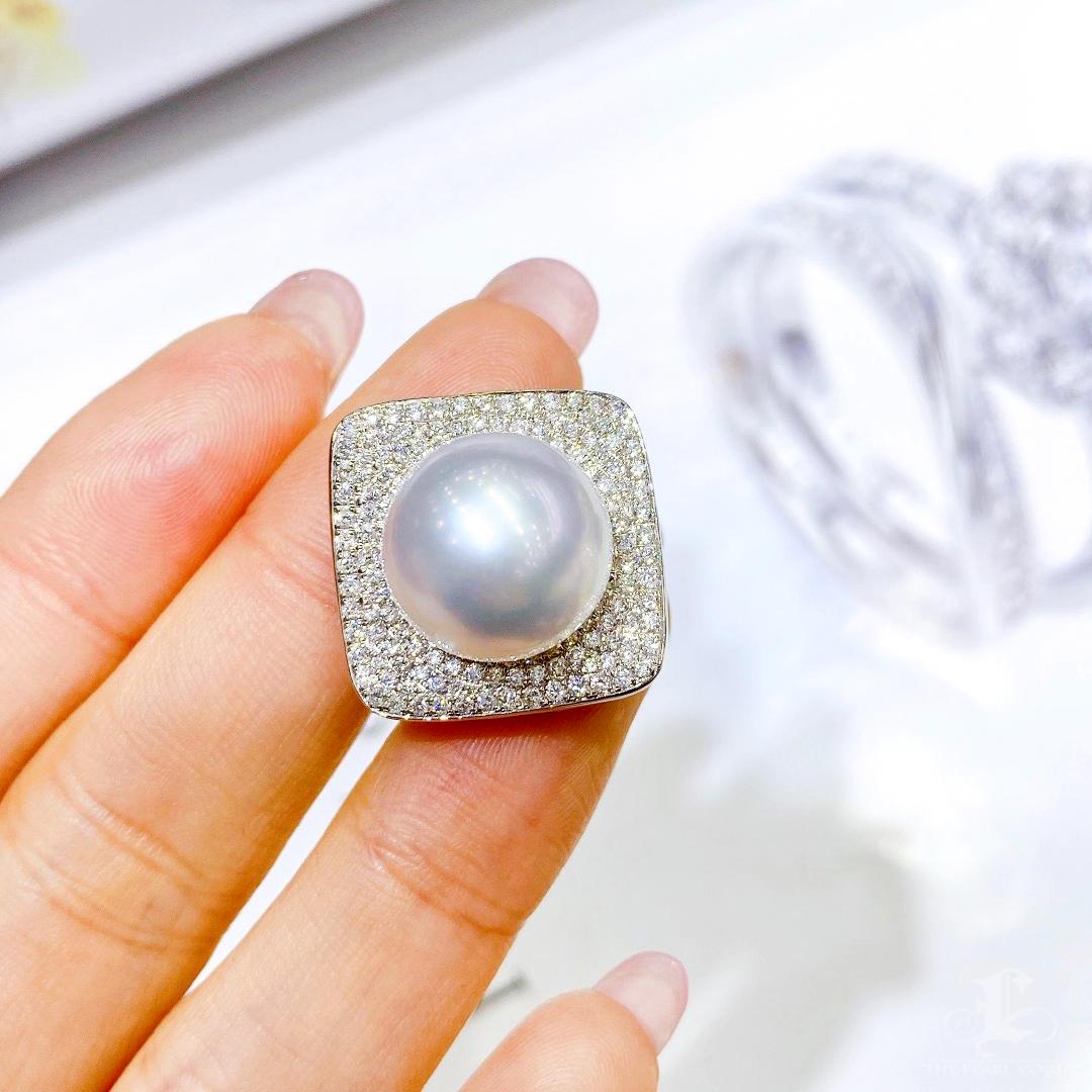 Donna 【Geometria scolpita】 Anello con ciondolo Aurora perla dei mari del sud diamante Pavé convertibile in vendita