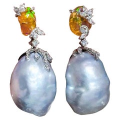 18 Karat Gold 1,03 Karat Diamant Feueropal Aurora Barock Südseeperlen-Ohrringe