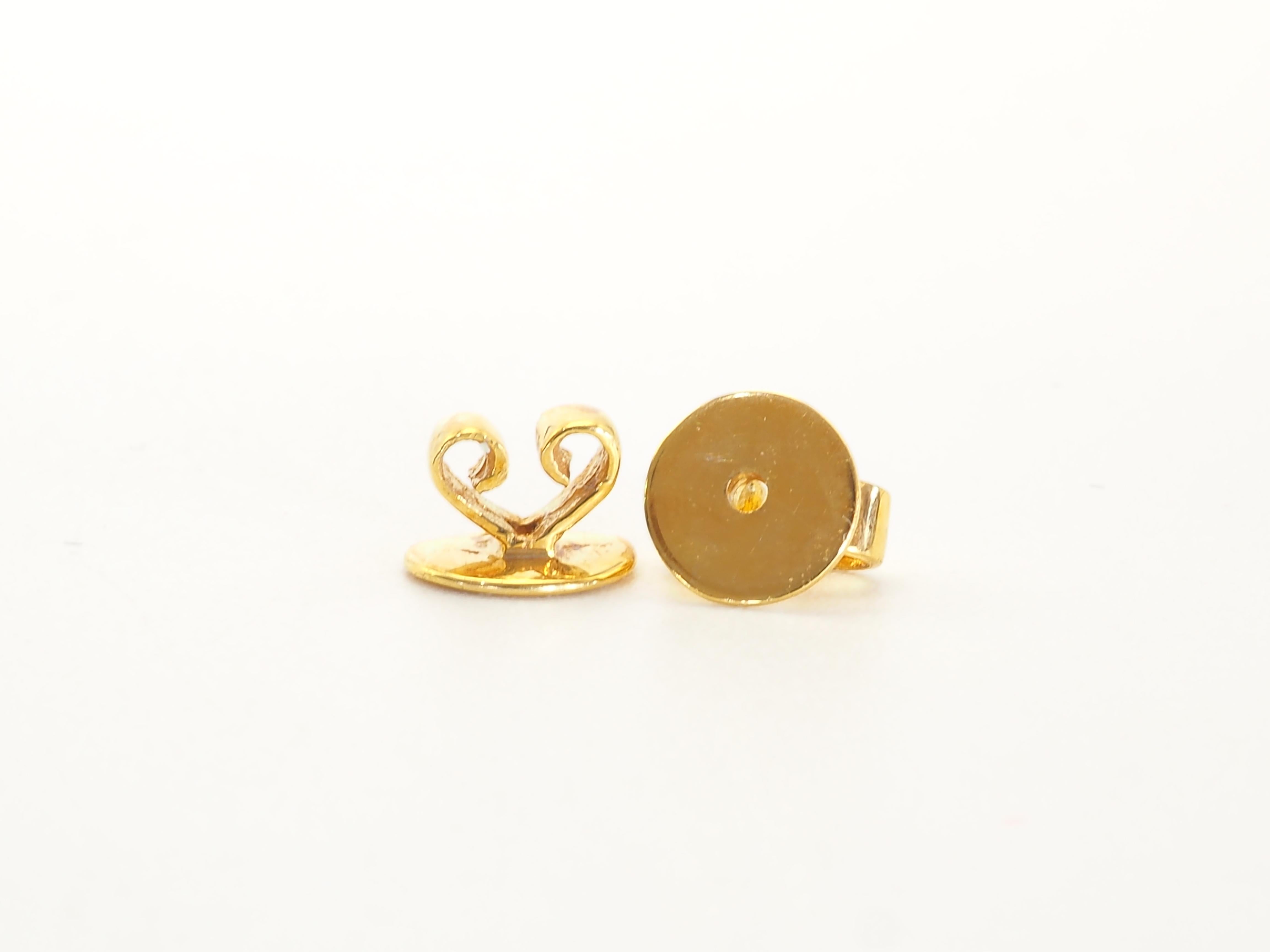 Pendientes de oro de 18 quilates con rubí ovalado rojo de Myanmar de 1,03 ct y diamantes de 0,10 ct en Excelente estado para la venta en เกาะสมุย, TH
