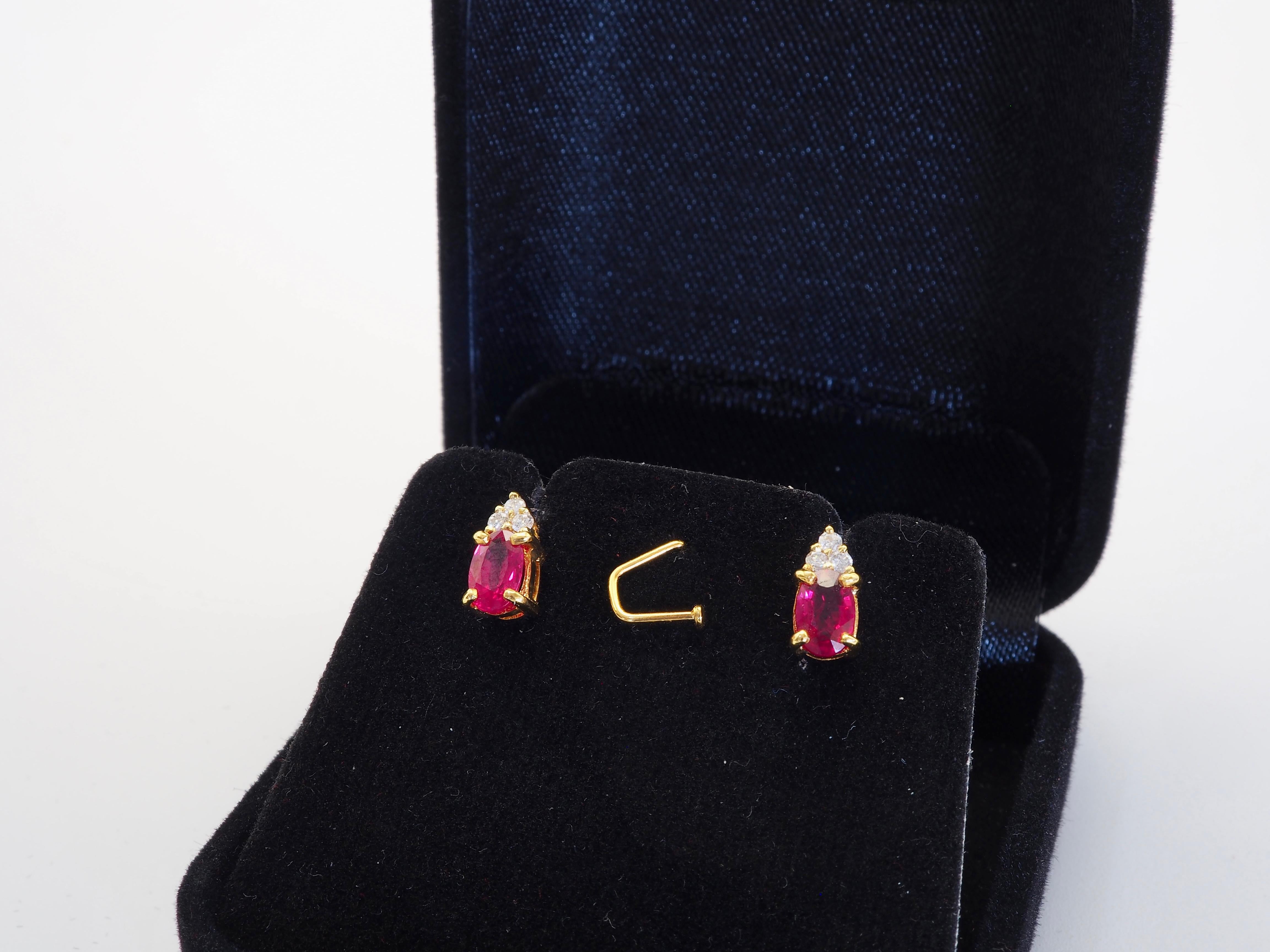 Femenino o masculino Pendientes de oro de 18 quilates con rubí ovalado rojo de Myanmar de 1,03 ct y diamantes de 0,10 ct en venta