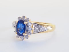 Bague en or 18K 1.03ct Oval Fiery Blue Sapphire & 0.36ct Diamond Band Ring