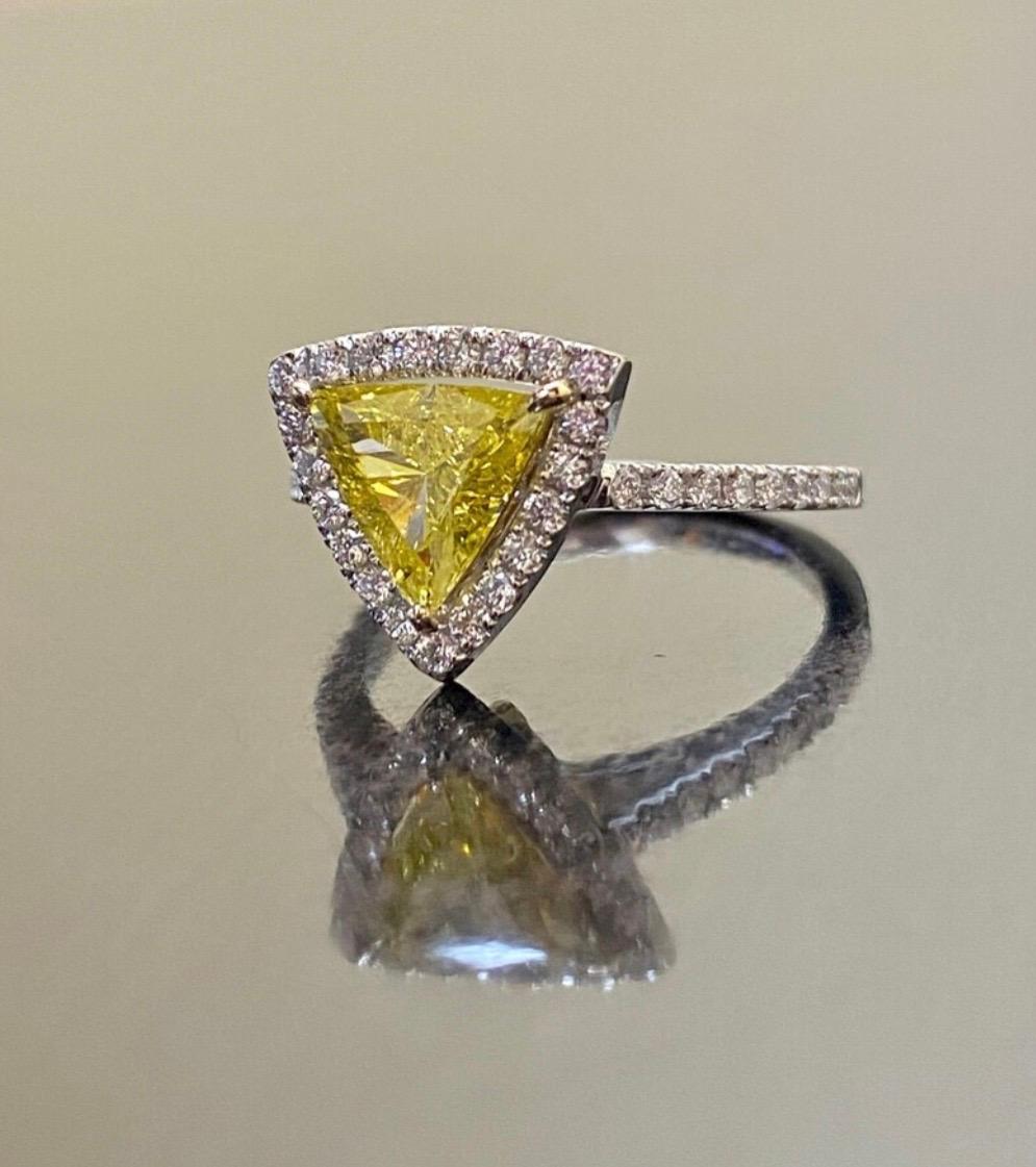 18K Gold 1.05 Carat EGL Certified Halo Trillion Yellow Diamond Engagement Ring  For Sale 1