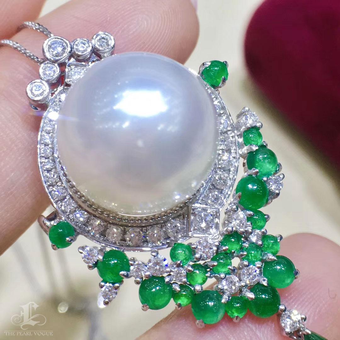 【Corona Radiance】Majestic Bloom Esmeralda Mar del Sur Perla Diamante Broche Colgante en Nuevo estado para la venta en New York, NY