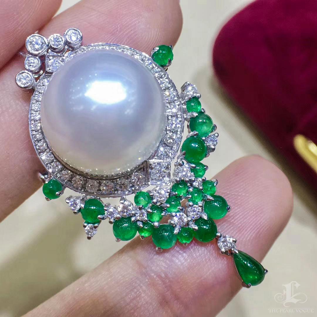 【Corona Radiance】Majestic Bloom Esmeralda Mar del Sur Perla Diamante Broche Colgante en venta 1